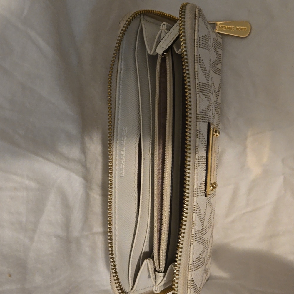 Micheal Kors Jet Set Chain Tote and Wallet - Picture 11 of 13